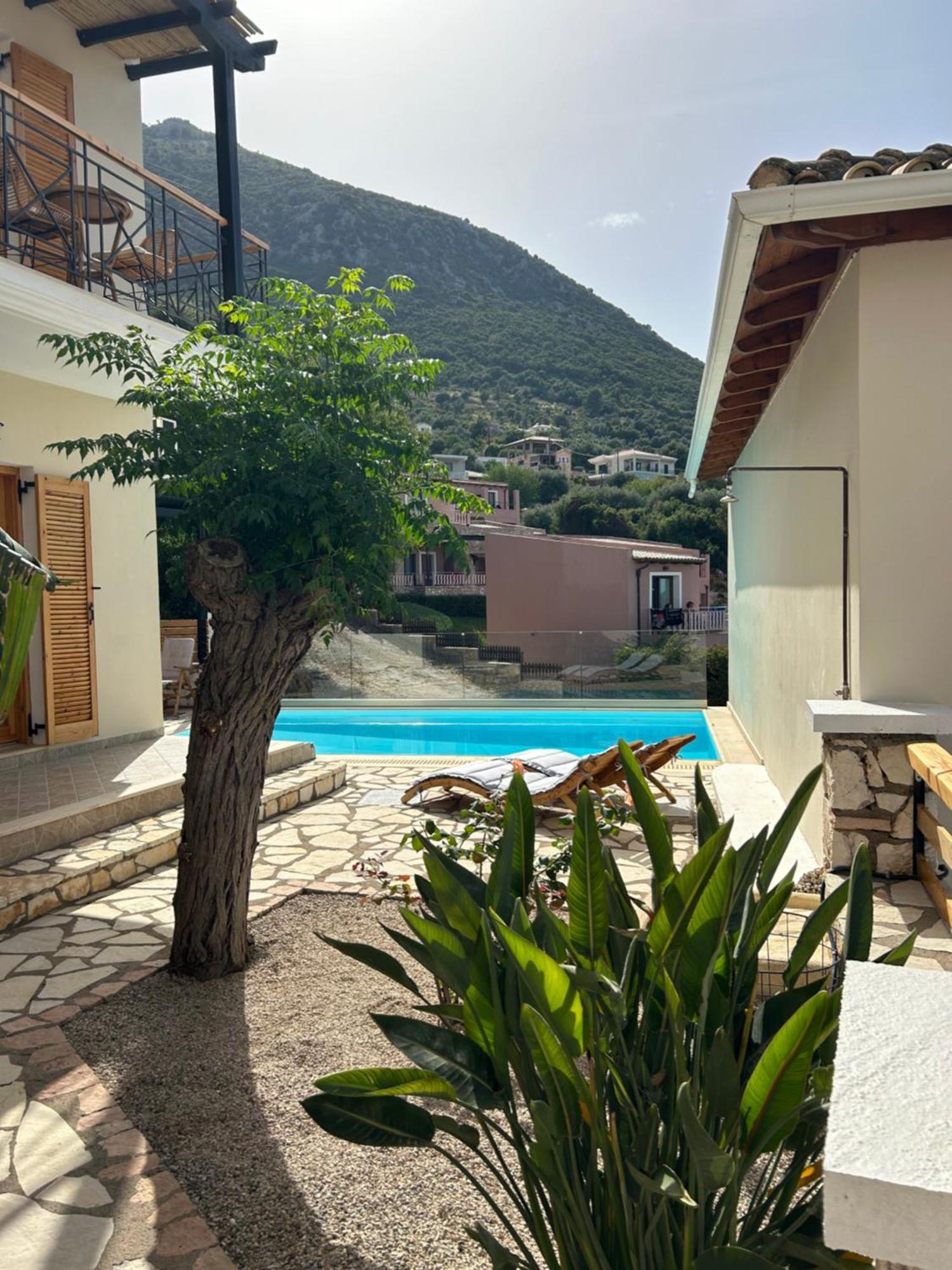Villa Saint George Никиана Екстериор снимка