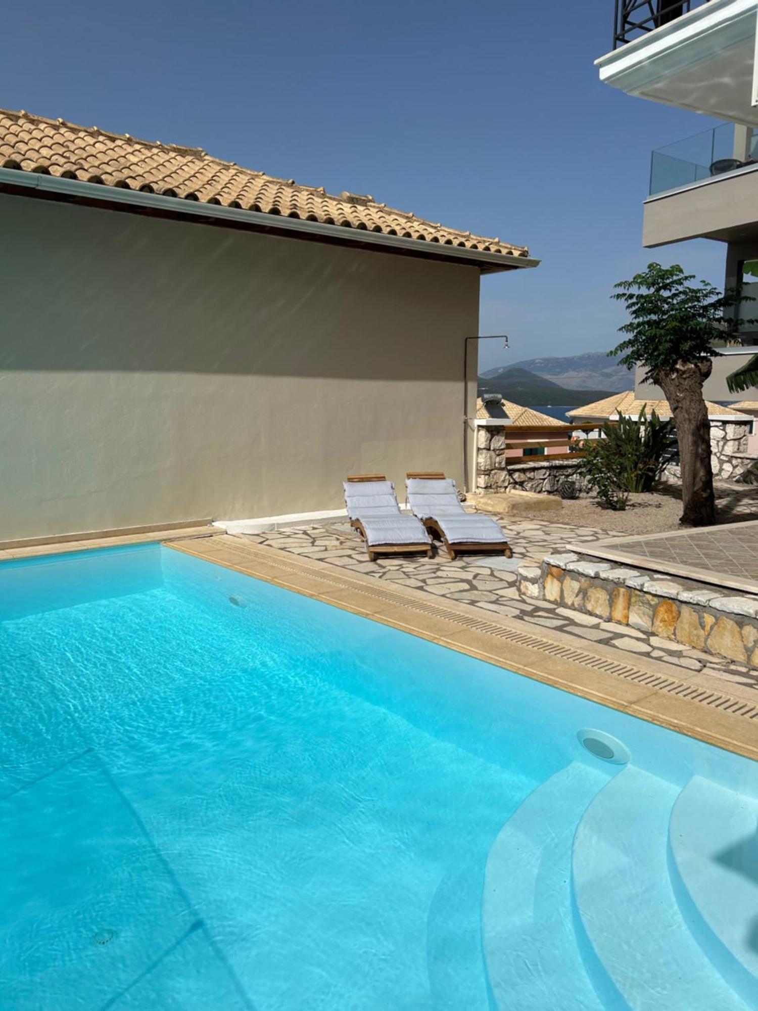 Villa Saint George Никиана Екстериор снимка