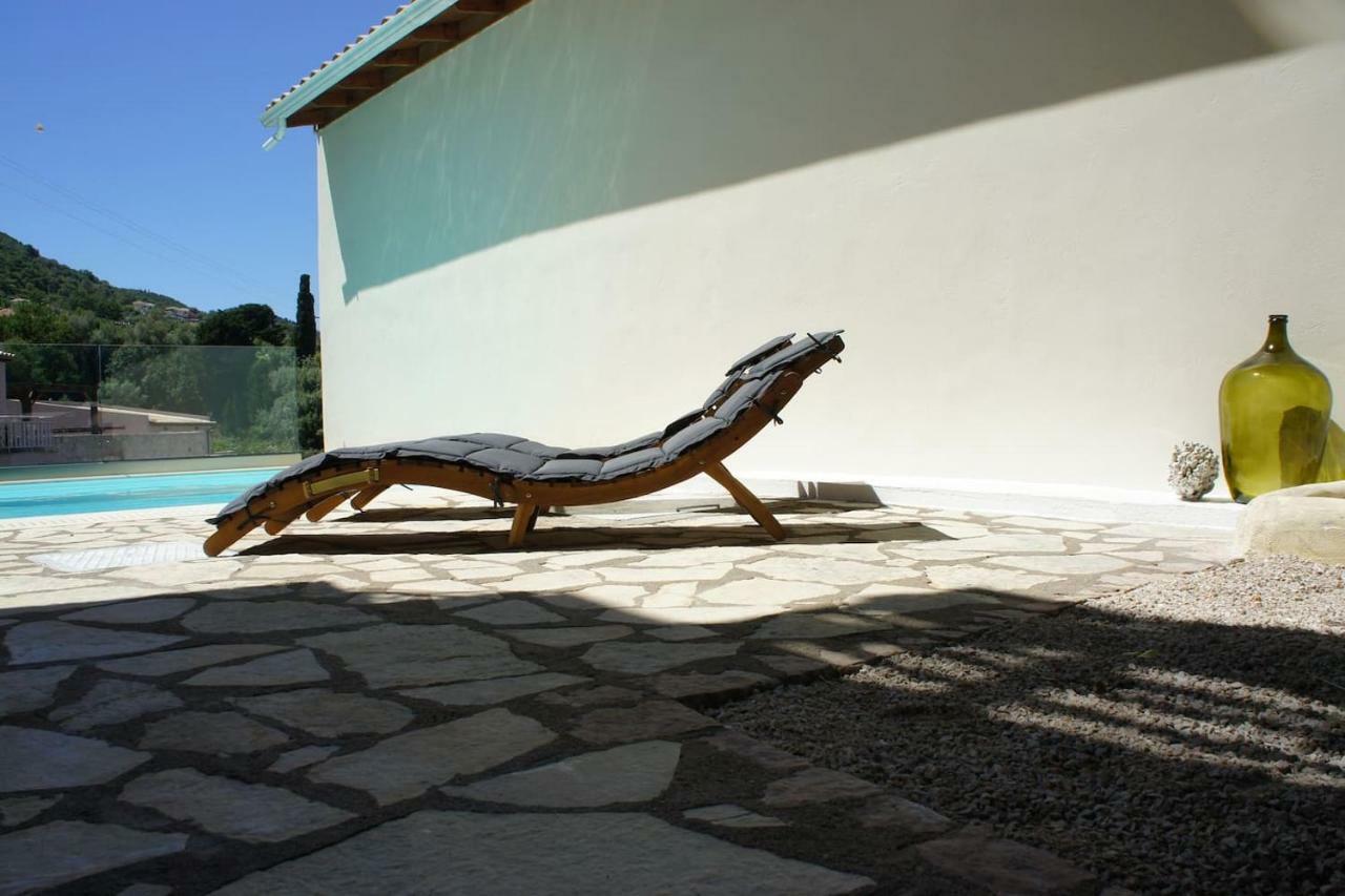 Villa Saint George Никиана Екстериор снимка